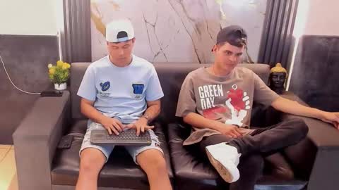 Aroon   online show from 03/31/26, 04:02