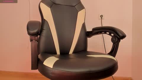 Snapshot of arshissa chatting on 12/17/25, 07:20 Arshi online show from 12/17/25, 07:20