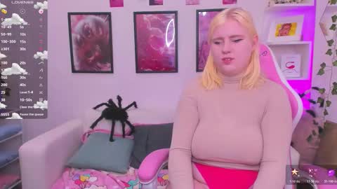 art_lovee_ online show from 11/11/25, 01:49