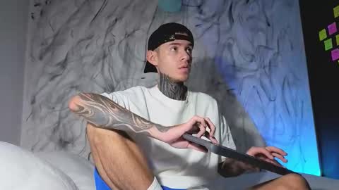   online show from 11/30/25, 05:44