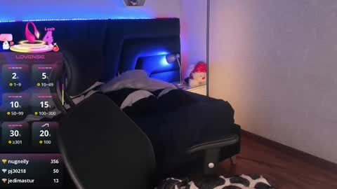 Snapshot of artemis_nyx chatting on 12/13/25, 07:53 artemis_nyx online show from 12/13/25, 07:53