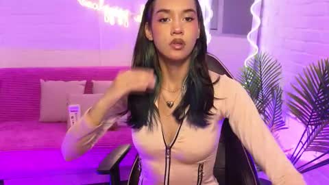 artemiss_tay online show from 12/04/25, 07:22