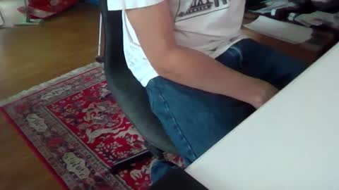 Snapshot of artesian99 chatting on 02/05/26, 09:03 artesian99 online show from 02/05/26, 09:03