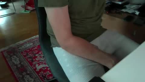 Snapshot of artesian99 chatting on 02/09/26, 02:32 artesian99 online show from 02/09/26, 02:32