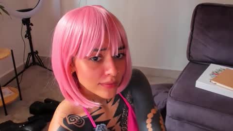 Linda  independent model artgeea online show from 09/29/25, 04:12