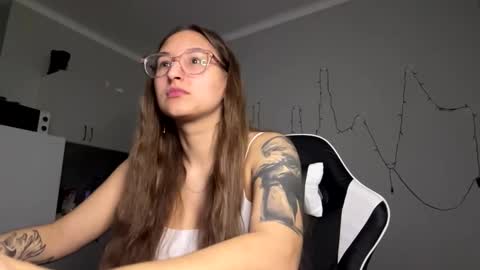 Mia  online show from 03/18/26, 03:59