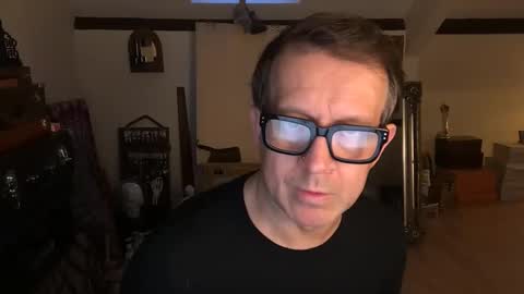 artisterotic online show from 12/22/25, 08:55