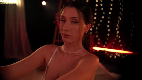 Snapshot of artmarlene chatting on 12/19/25, 02:07 Marlene online show from 12/19/25, 02:07