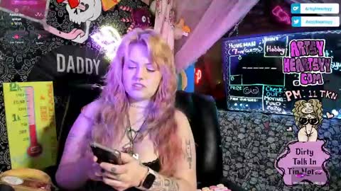 Snapshot of artsyheartsyy chatting on 04/30/26, 01:34 ArtsyHeartsyy online show from 04/30/26, 01:34