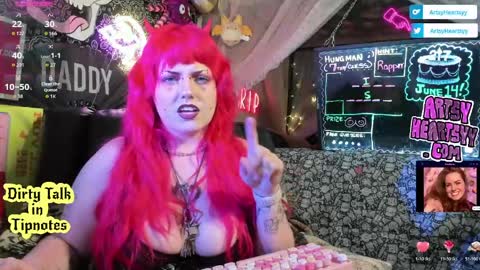 Snapshot of artsyheartsyy chatting on 05/19/26, 12:49 ArtsyHeartsyy online show from 05/19/26, 12:49