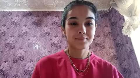 Snapshot of arvillahamner chatting on 12/15/25, 03:33 Amina online show from 12/15/25, 03:33