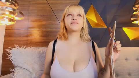 Snapshot of ary_hanna chatting on 01/19/26, 11:03 sofia online show from 01/19/26, 11:03