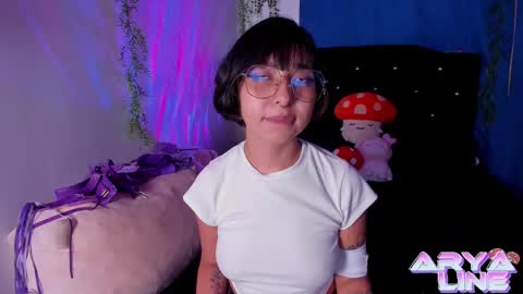 Snapshot of arya_line chatting on 02/15/25, 08:11 Arys online show from 02/15/25, 08:11