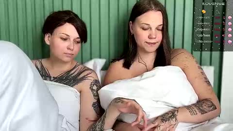 Snapshot of arya_stark7 chatting on 09/15/25, 08:03 Arya brunett and Cassie blond online show from 09/15/25, 08:03