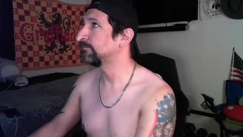 Snapshot of asanator101 chatting on 09/19/25, 04:07 devilPup75 online show from 09/19/25, 04:07