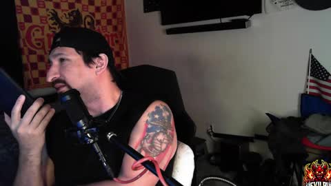 Snapshot of asanator101 chatting on 09/26/25, 02:48 devilPup75 online show from 09/26/25, 02:48