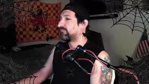 Snapshot of asanator101 chatting on 10/05/25, 12:36 devilPup75 online show from 10/05/25, 12:36