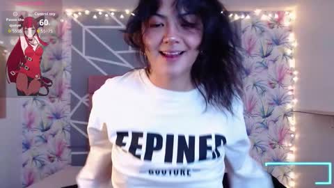 Saray online show from 11/11/25, 01:44