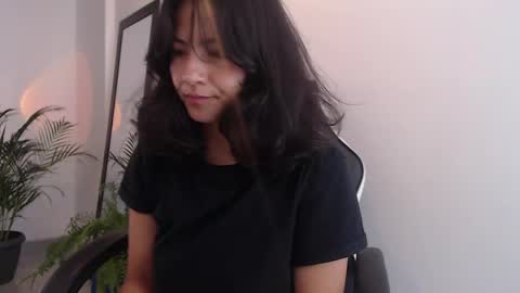 Snapshot of asaray_t chatting on 05/31/26, 04:25 Saray online show from 05/31/26, 04:25