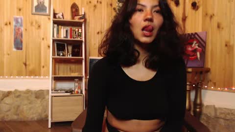 Snapshot of asaray_t chatting on 06/05/26, 01:01 Saray online show from 06/05/26, 01:01
