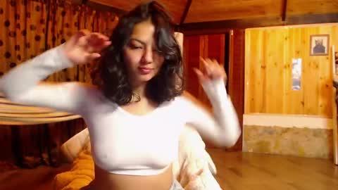 Snapshot of asaray_t chatting on 06/08/26, 11:27 Saray online show from 06/08/26, 11:27