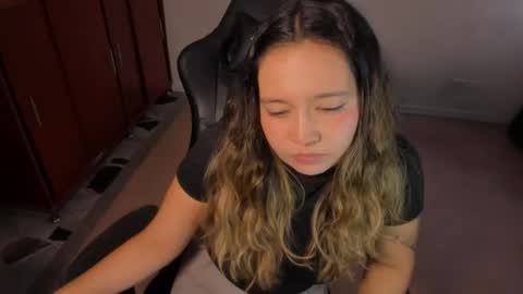 ash_smith1 online show from 05/28/26, 10:18
