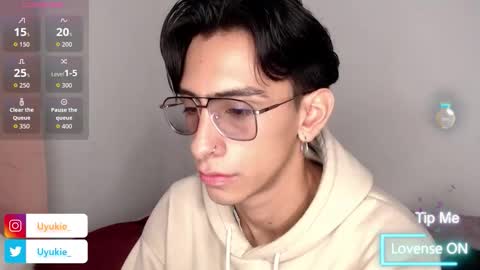 Snapshot of ash_v1 chatting on 12/21/25, 11:34 Ash online show from 12/21/25, 11:34