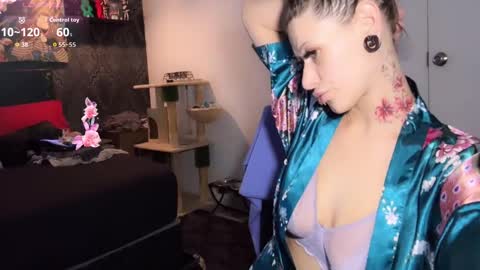 Snapshot of ashenroe chatting on 02/12/26, 12:00 ashenroe online show from 02/12/26, 12:00