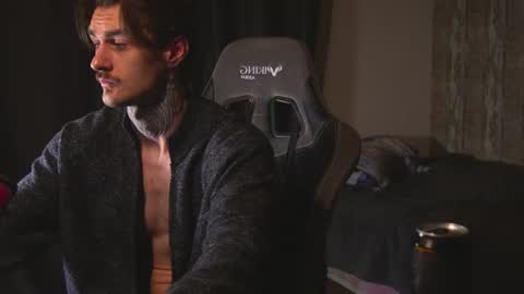 Snapshot of asher_88 chatting on 06/11/26, 01:31 Jerk Machine online show from 06/11/26, 01:31