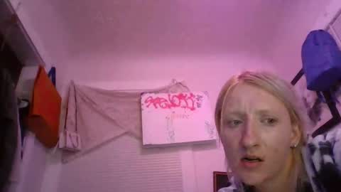 Snapshot of ashl33mackenzi3 chatting on 11/10/25, 12:04 Ashl33mackenzi3 online show from 11/10/25, 12:04