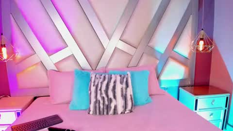 Snapshot of ashleey_bell_ chatting on 08/01/26, 01:43 Ashley online show from 08/01/26, 01:43