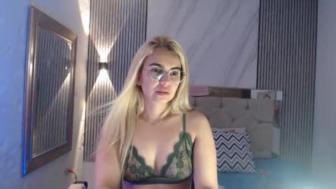 ashley__tylor online show from 03/18/26, 02:15
