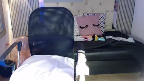 Snapshot of ashley__tylor chatting on 04/29/26, 08:15 ashley__tylor online show from 04/29/26, 08:15