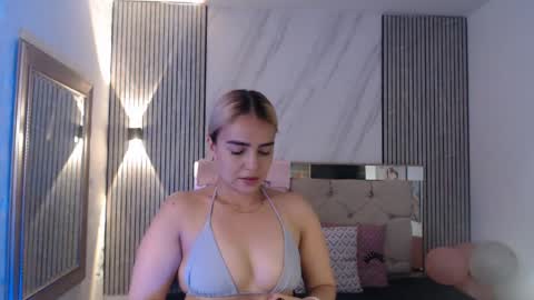 Snapshot of ashley__tylor chatting on 05/15/26, 12:23 ashley__tylor online show from 05/15/26, 12:23