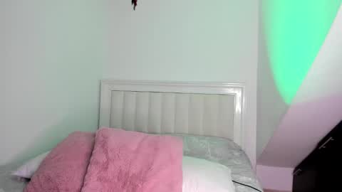 Snapshot of ashley_blair chatting on 12/15/25, 08:57 ashley_blair online show from 12/15/25, 08:57