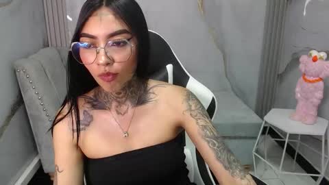 Snapshot of ashley_blum_v chatting on 10/01/25, 08:04 ashley_blum_v online show from 10/01/25, 08:04