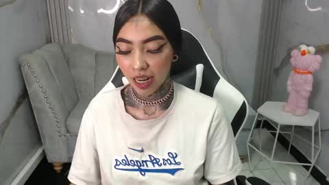 Snapshot of ashley_blum_v chatting on 10/07/25, 08:17 ashley_blum_v online show from 10/07/25, 08:17