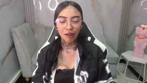 Snapshot of ashley_blum_v chatting on 10/17/25, 08:11 ashley_blum_v online show from 10/17/25, 08:11