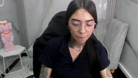 Snapshot of ashley_blum_v chatting on 10/24/25, 01:29 ashley_blum_v online show from 10/24/25, 01:29