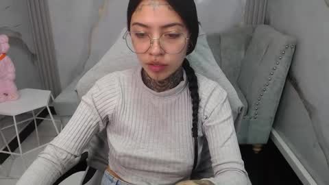 Snapshot of ashley_blum_v chatting on 10/31/25, 02:07 ashley_blum_v online show from 10/31/25, 02:07