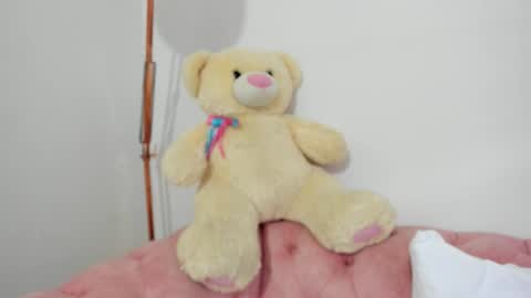 Snapshot of ashley_jonnes_ chatting on 02/04/26, 01:44 ASHLEY online show from 02/04/26, 01:44