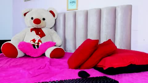 Snapshot of ashley_mos_ chatting on 12/19/25, 09:55 Ashley online show from 12/19/25, 09:55