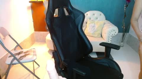 Snapshot of ashley_tattoo chatting on 02/19/25, 12:14 ashley online show from 02/19/25, 12:14