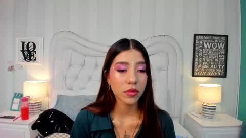 AshleyRoberh online show from 10/31/25, 07:37