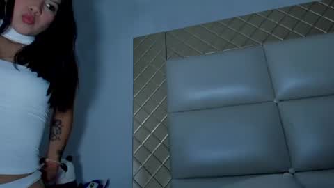 Snapshot of ashleytravis_ chatting on 07/21/26, 10:34 online show from 07/21/26, 10:34