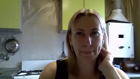 Snapshot of ashleyxhoney chatting on 09/19/25, 07:43 AshleyXHoney online show from 09/19/25, 07:43