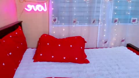 Snapshot of ashleyxxxversahuge chatting on 05/18/26, 10:37 AshleyNicole online show from 05/18/26, 10:37