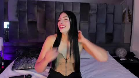 Snapshot of ashly_bloom chatting on 04/25/26, 02:47 Ashly online show from 04/25/26, 02:47