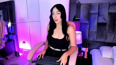 Snapshot of ashly_bloom chatting on 05/19/26, 03:46 Ashly online show from 05/19/26, 03:46