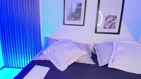    online show from 04/12/26, 02:05